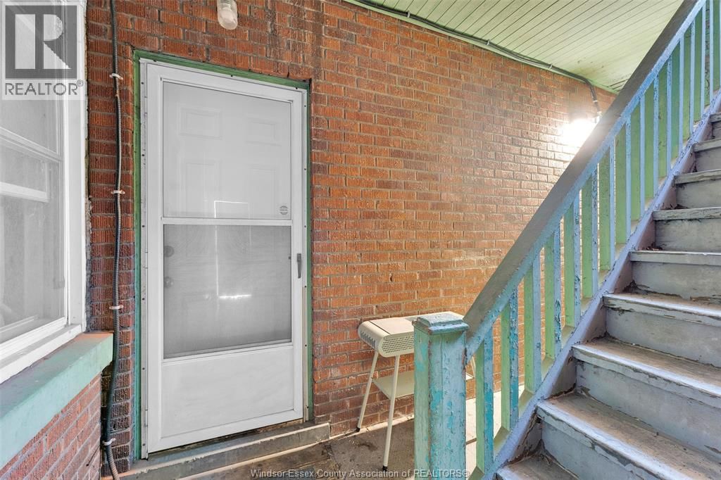 538 LOUIS AVENUE Image 15