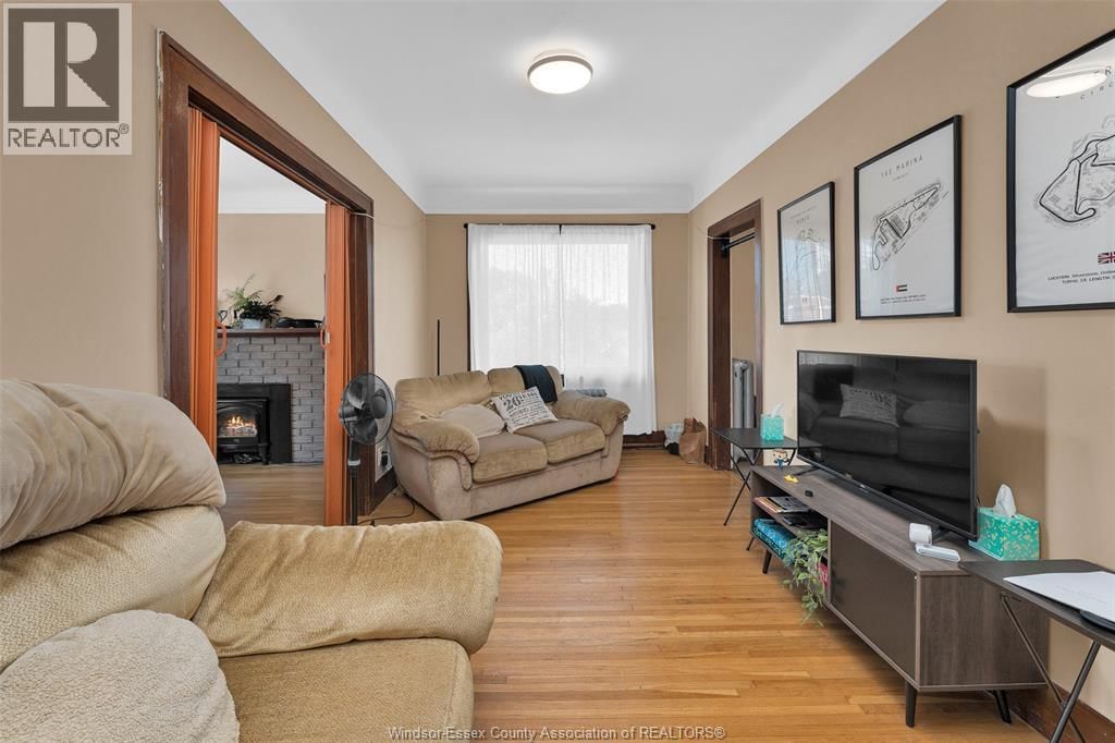 538 LOUIS AVENUE Image 18