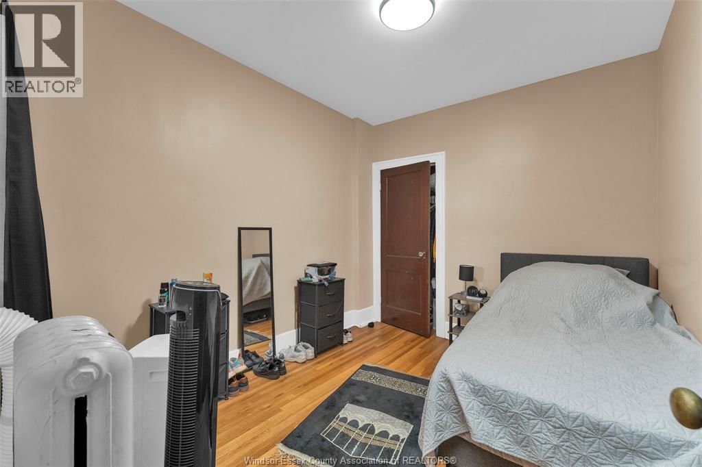 538 LOUIS AVENUE Image 21