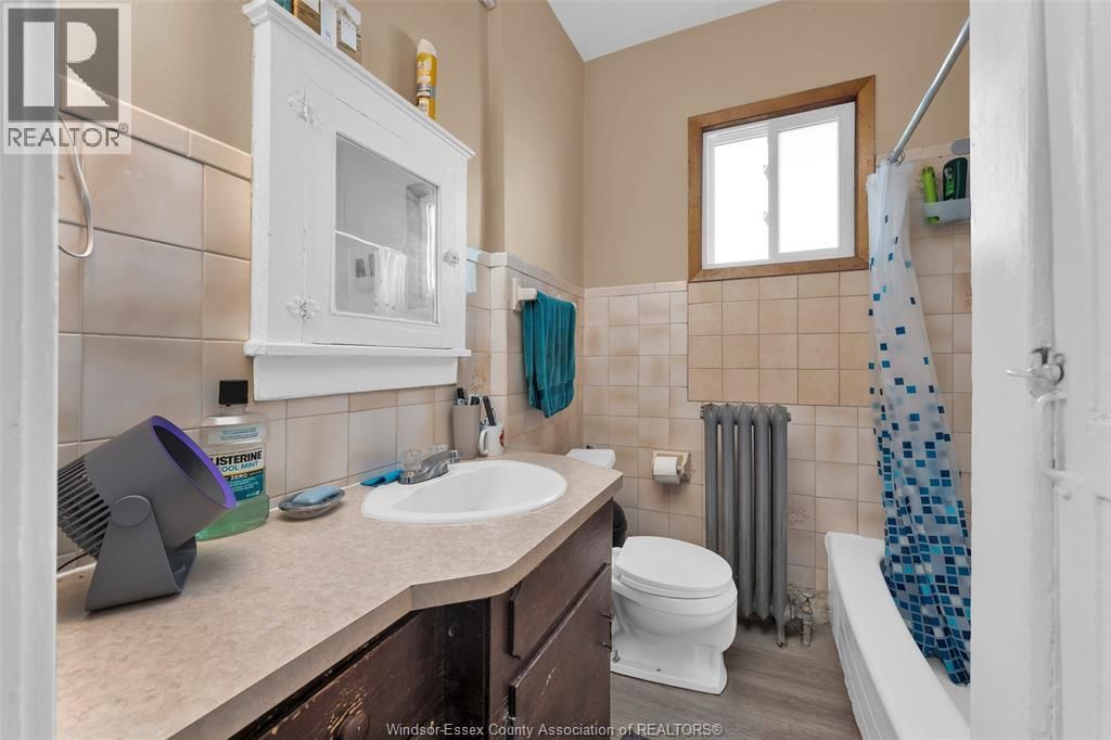 538 LOUIS AVENUE Image 23