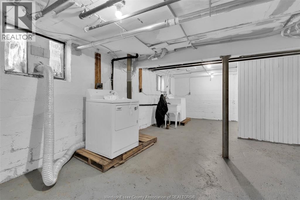 538 LOUIS AVENUE Image 25