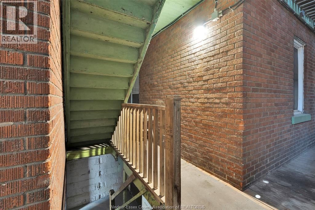 538 LOUIS AVENUE Image 29