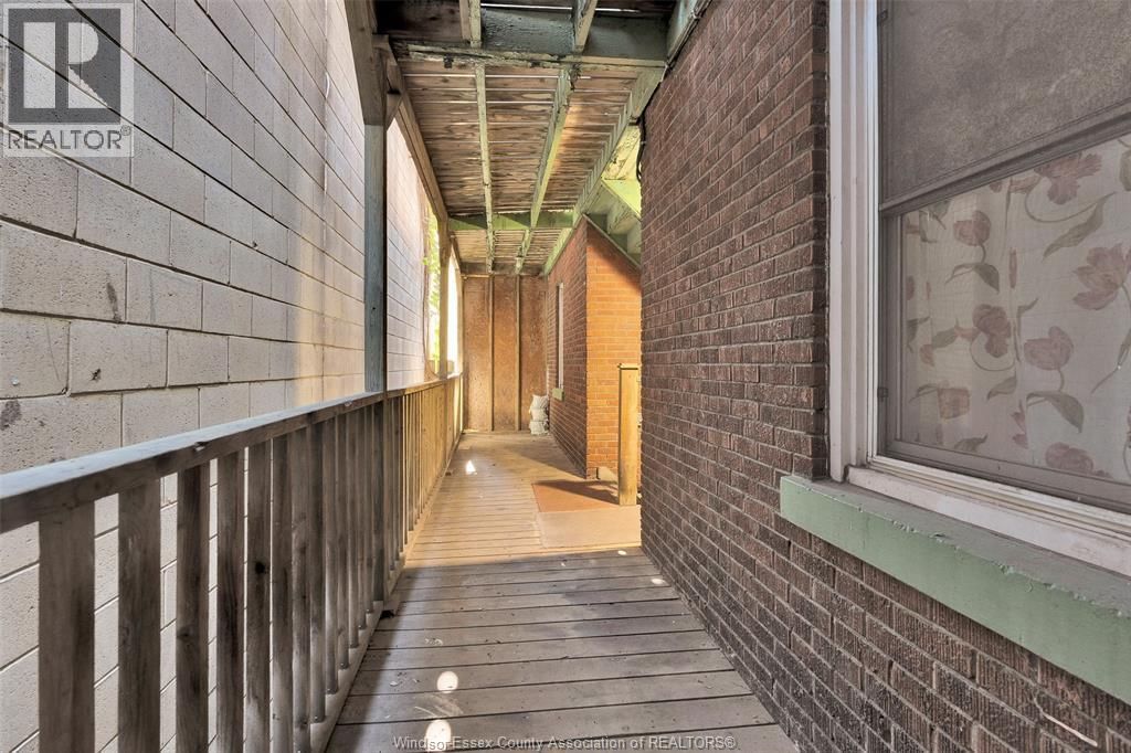 538 LOUIS AVENUE Image 30