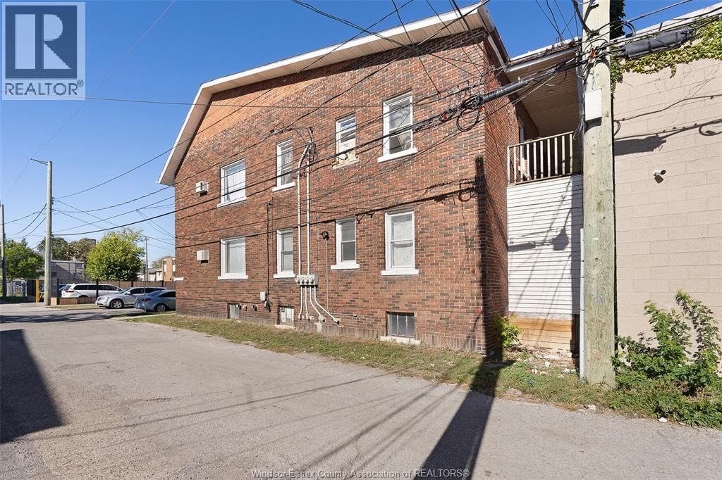 538 LOUIS AVENUE Image 31