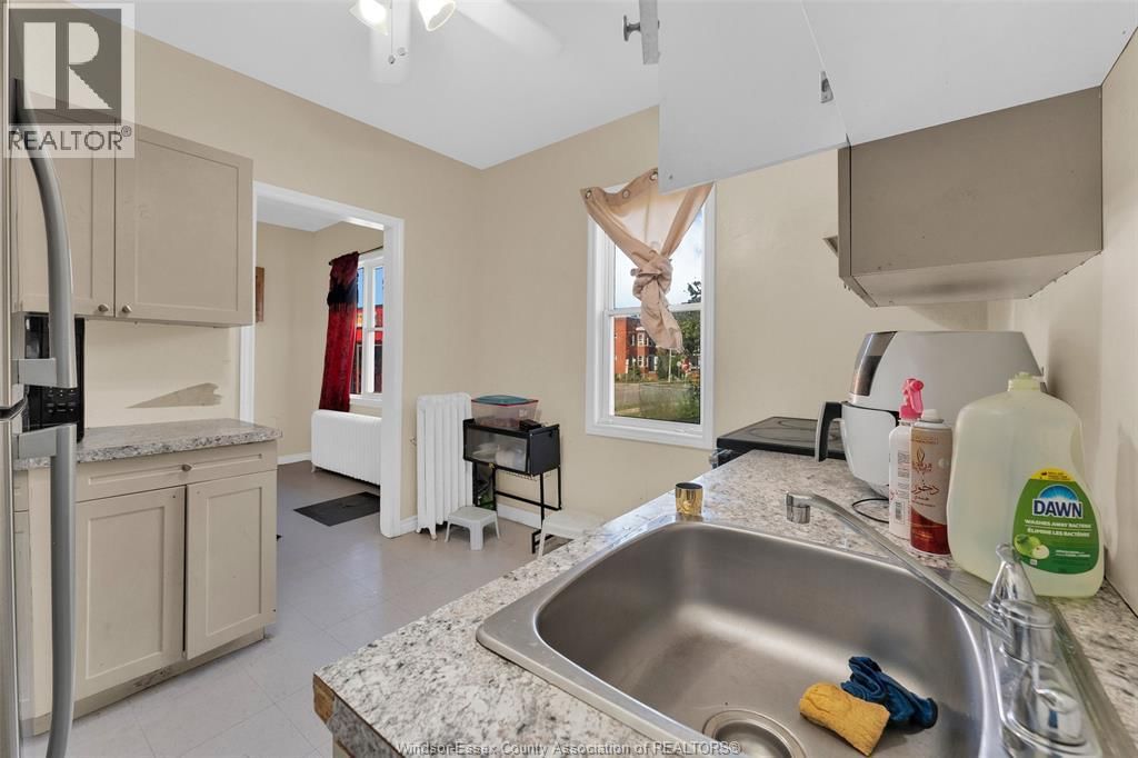 538 LOUIS AVENUE Image 9