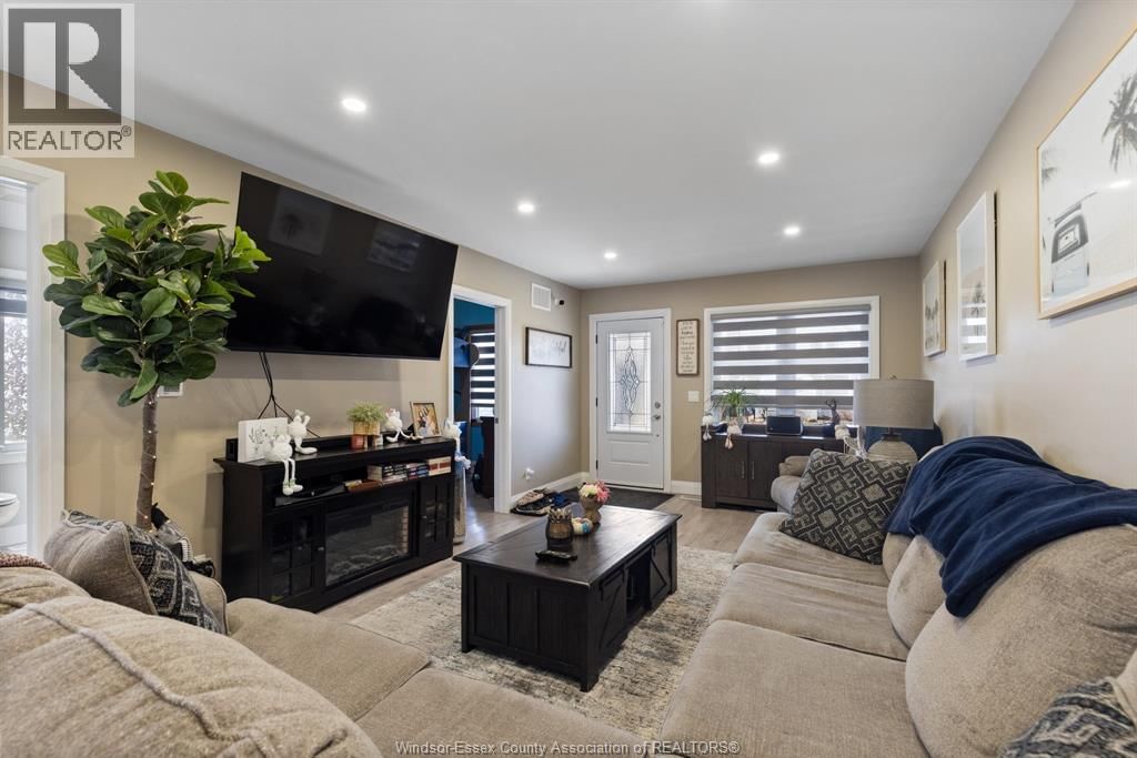 1684 PIERRE AVENUE Image 10