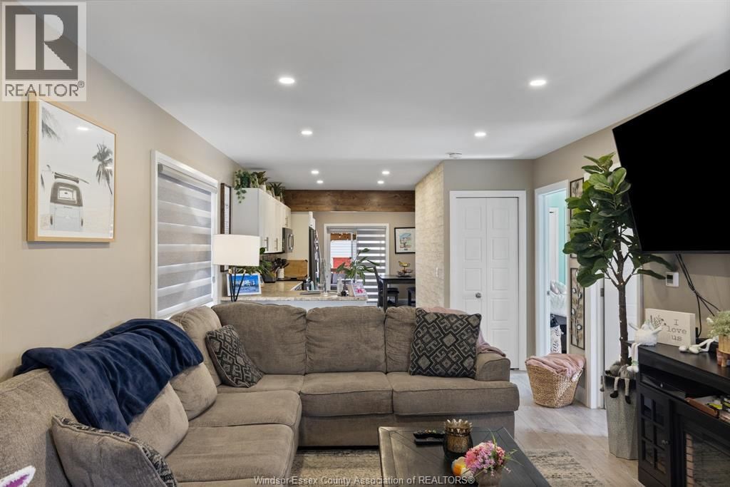 1684 PIERRE AVENUE Image 12