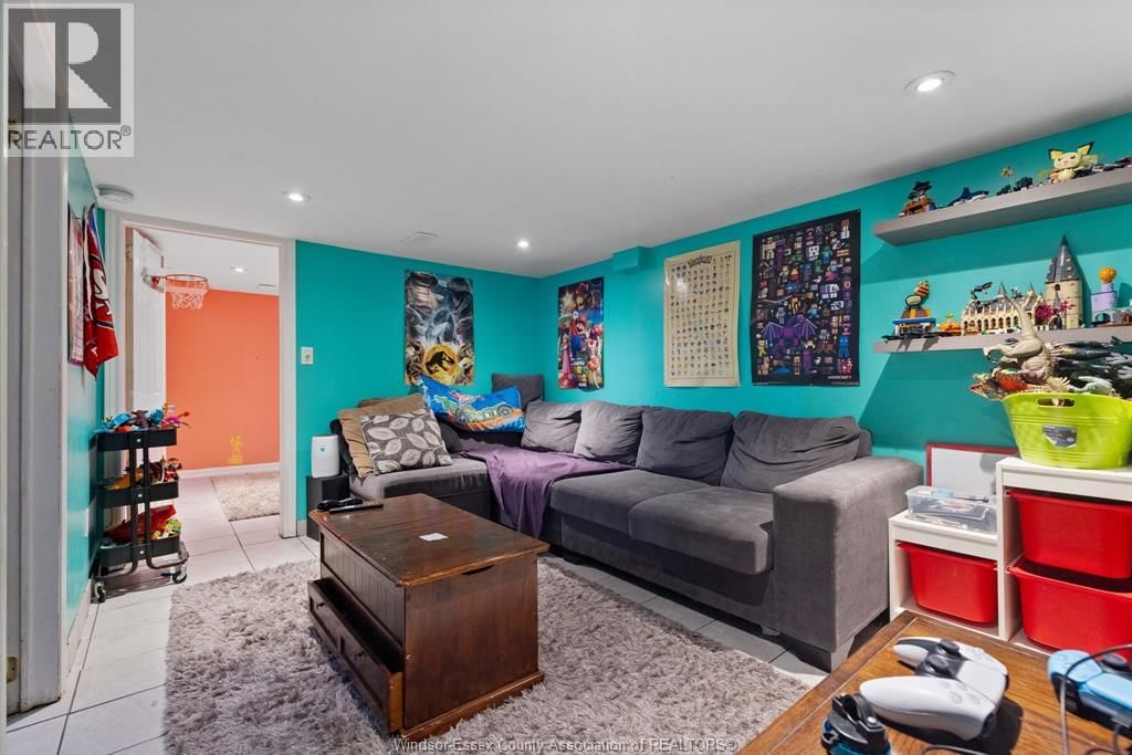 1684 PIERRE AVENUE Image 22