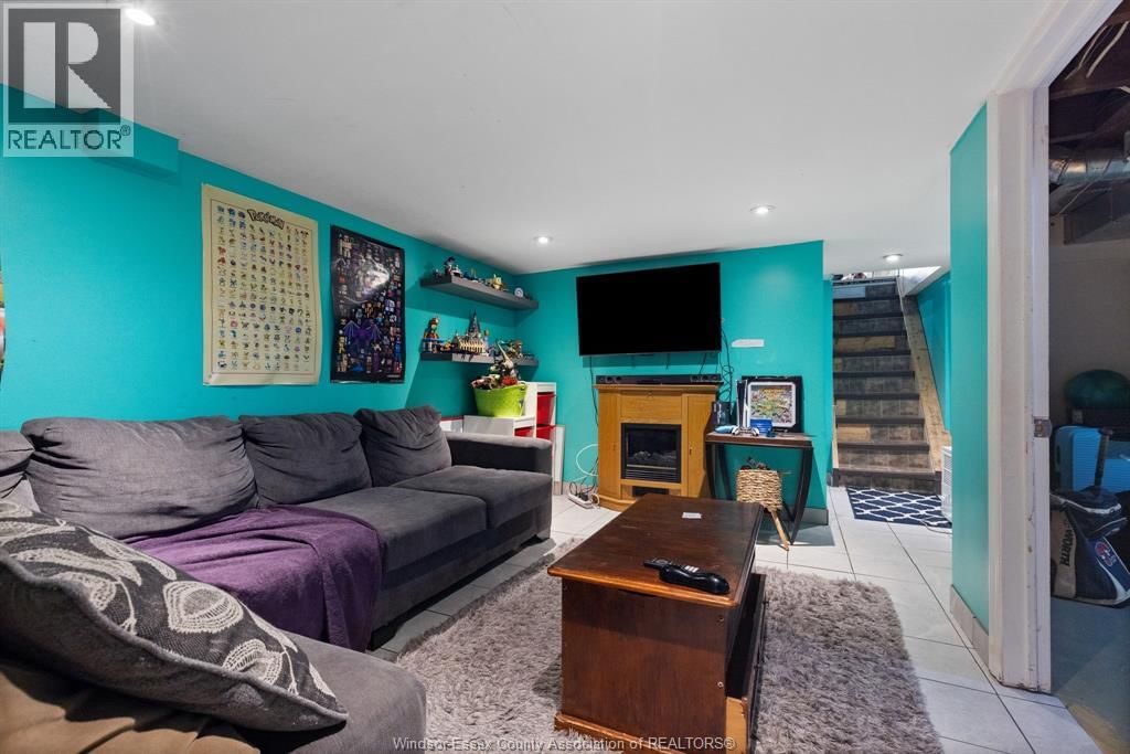 1684 PIERRE AVENUE Image 23