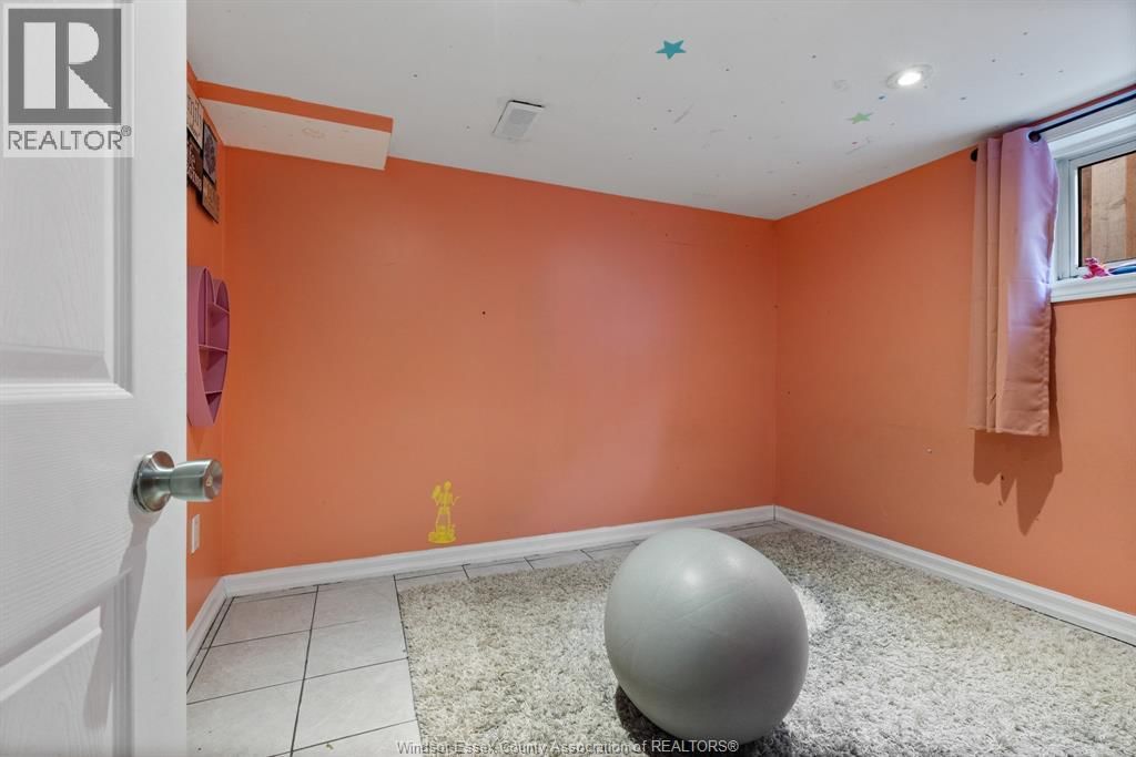 1684 PIERRE AVENUE Image 24