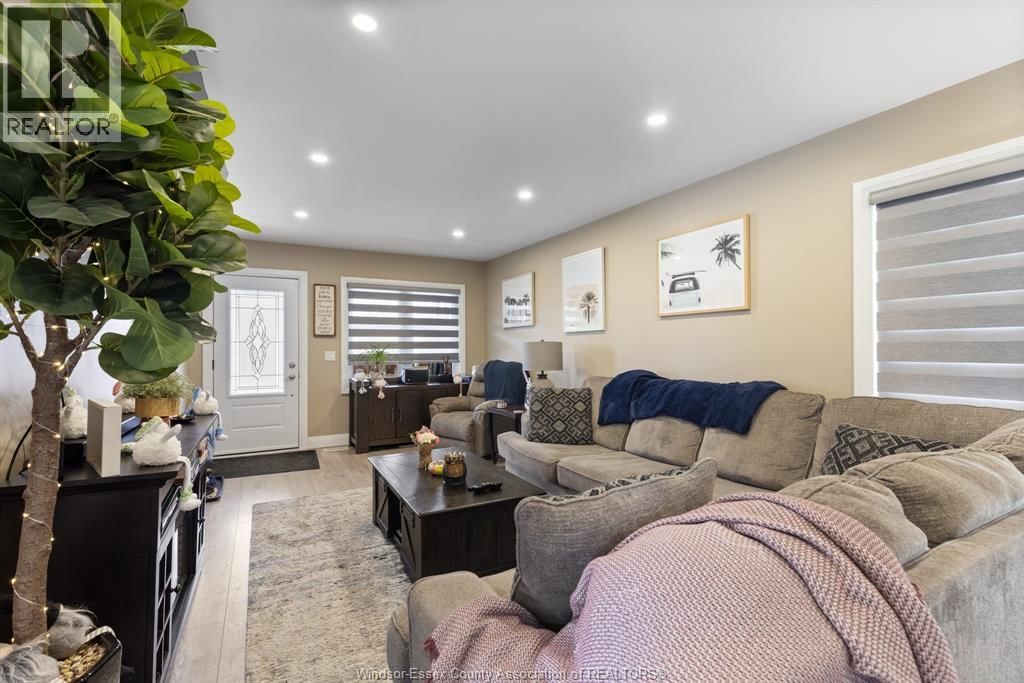 1684 PIERRE AVENUE Image 9