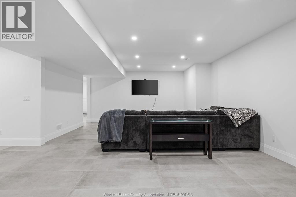 4450 CATERINA CRESCENT Image 31