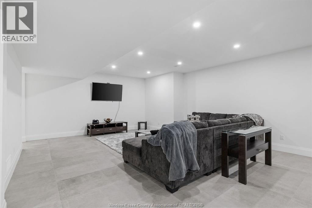 4450 CATERINA CRESCENT Image 32