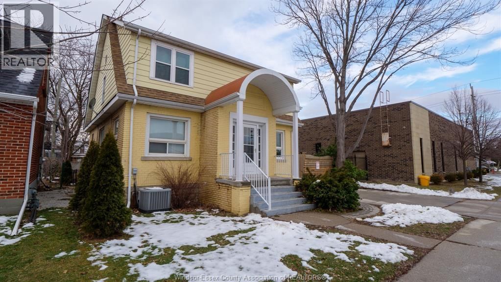 821-823 VILLAIRE Image 3