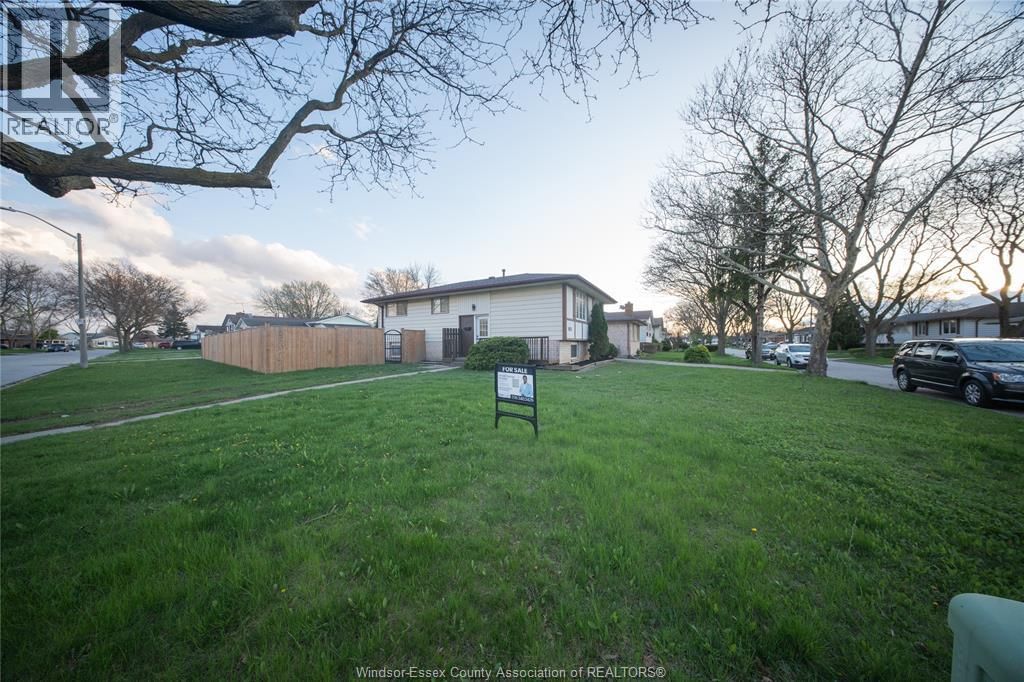 9691 AVERY LANE Image 24