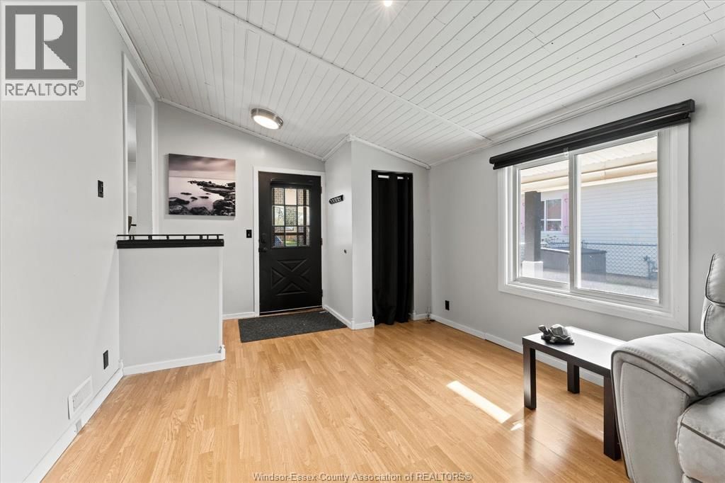 10 HAWTHORNE Image 7