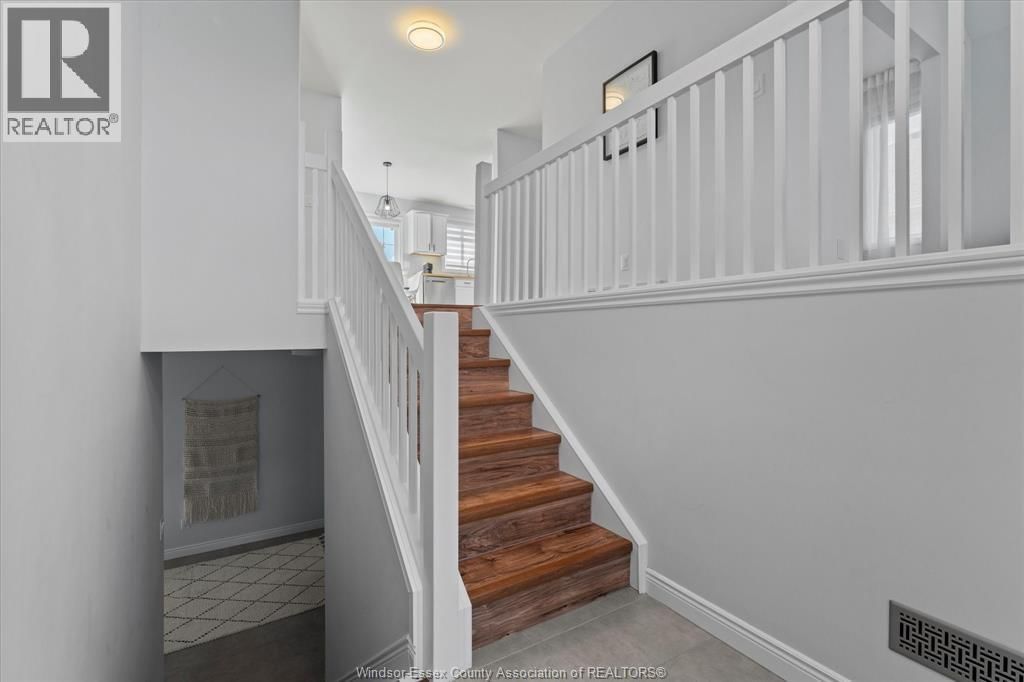 430 WOODRIDGE DRIVE Image 5