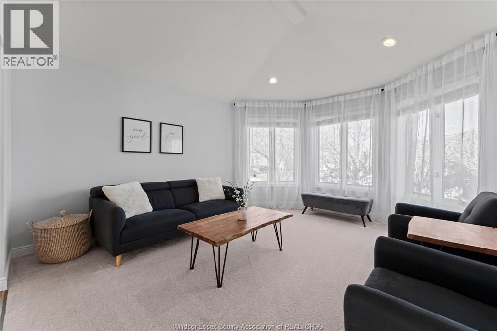 430 WOODRIDGE DRIVE Image 8