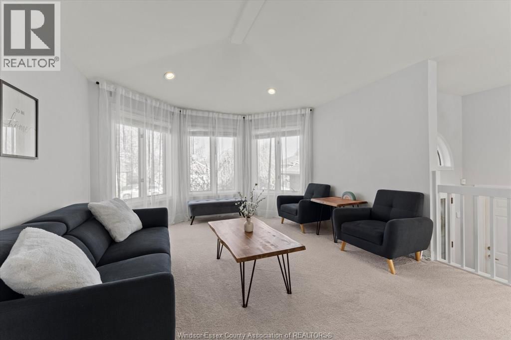 430 WOODRIDGE DRIVE Image 9