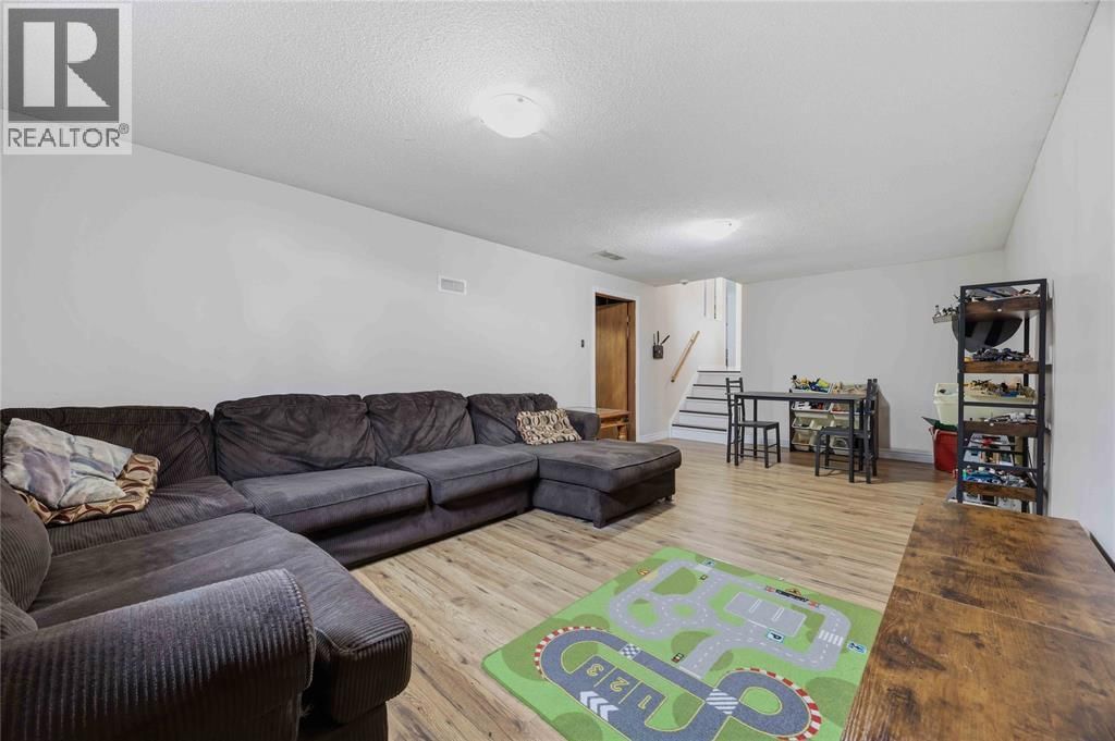 702 FROST COURT Image 25