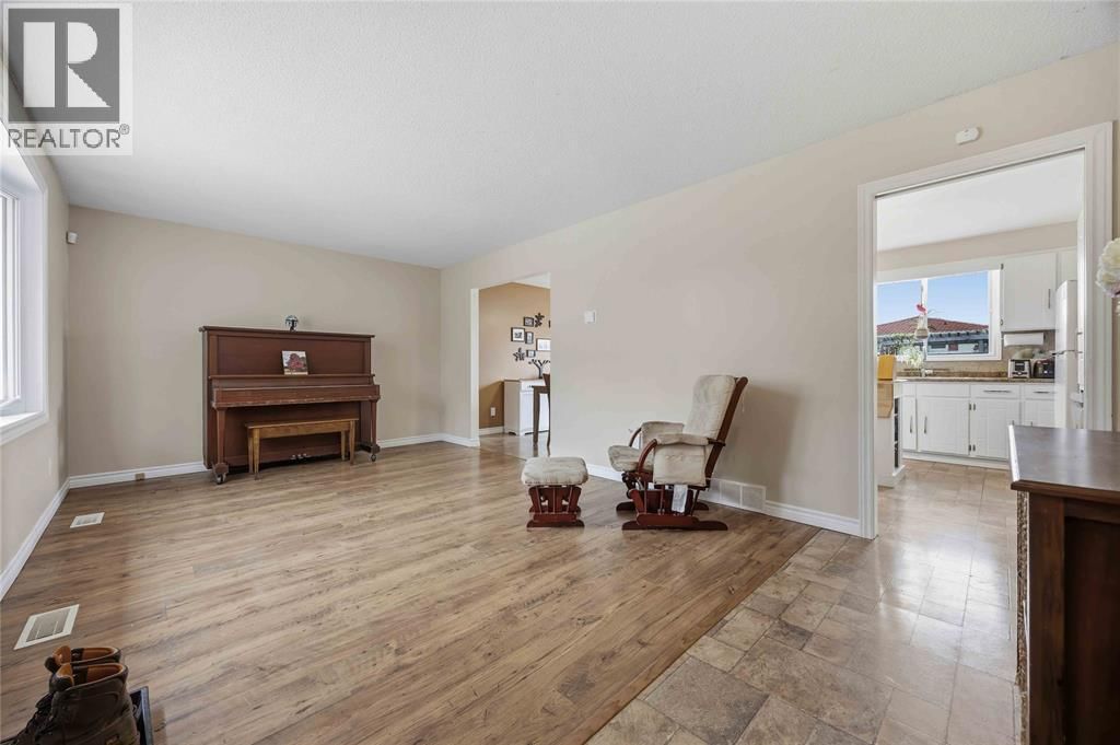 702 FROST COURT Image 3