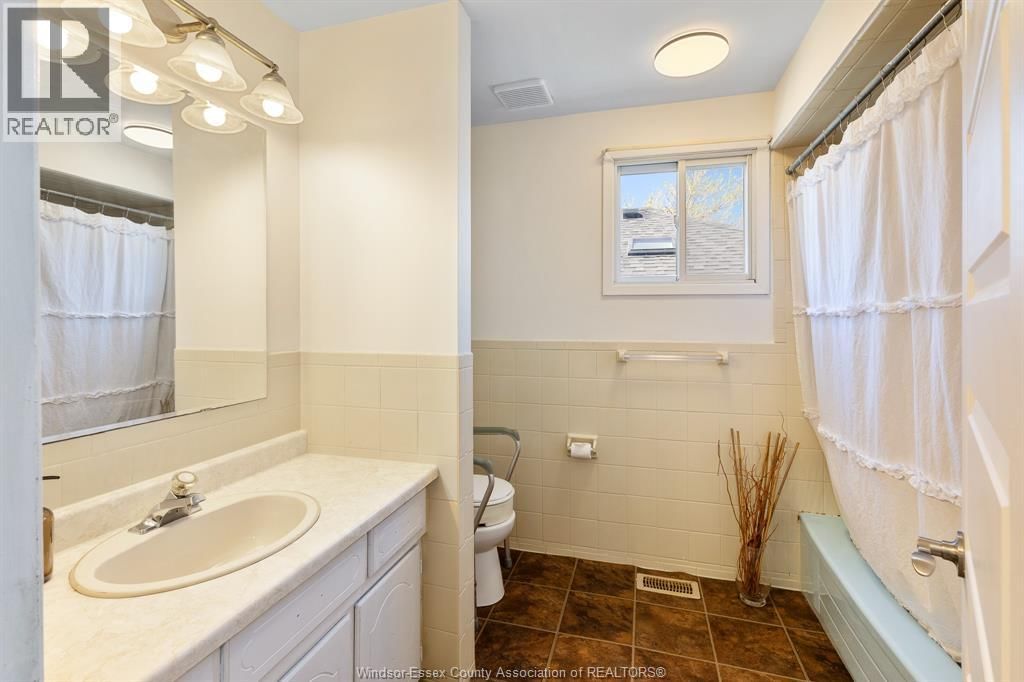 2707 ALEXIS ROAD Image 22