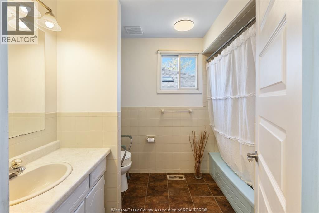 2707 ALEXIS ROAD Image 23