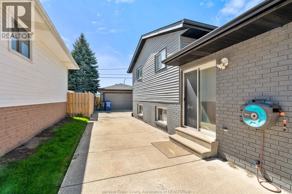 2707 ALEXIS ROAD Image 37