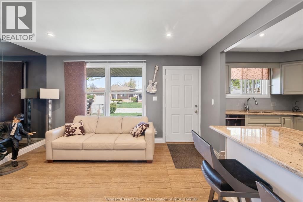 2707 ALEXIS ROAD Image 8