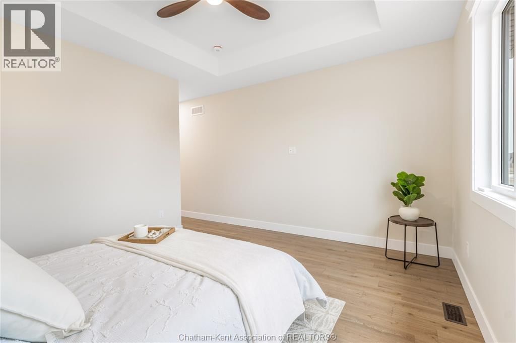 44 BLOOMINGTON WAY Image 27