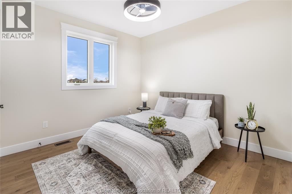 44 BLOOMINGTON WAY Image 33