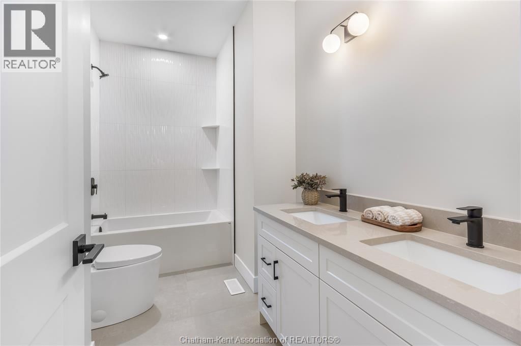 44 BLOOMINGTON WAY Image 36