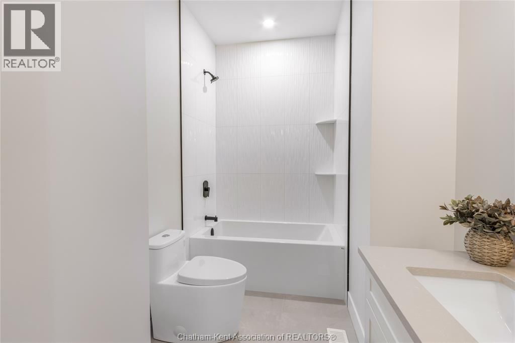 44 BLOOMINGTON WAY Image 37