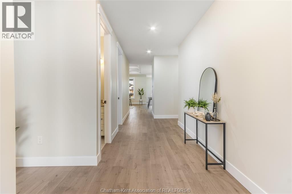 44 BLOOMINGTON WAY Image 9