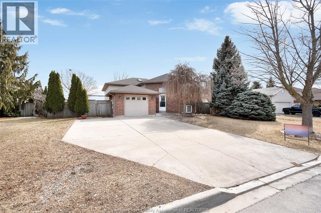 342 THORN RIDGE CRESCENT Image 1