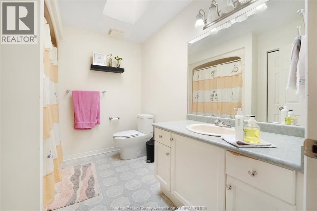 342 THORN RIDGE CRESCENT Image 15