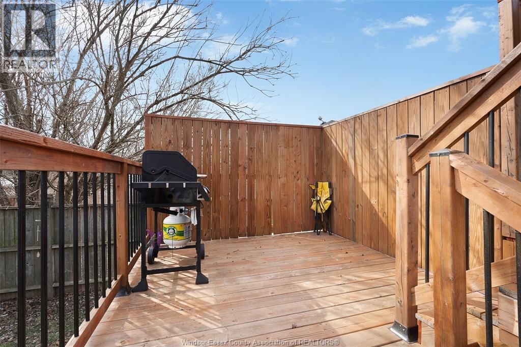 342 THORN RIDGE CRESCENT Image 22