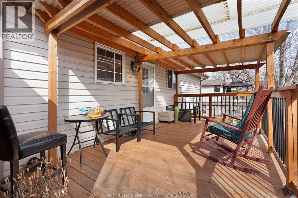 342 THORN RIDGE CRESCENT Image 23