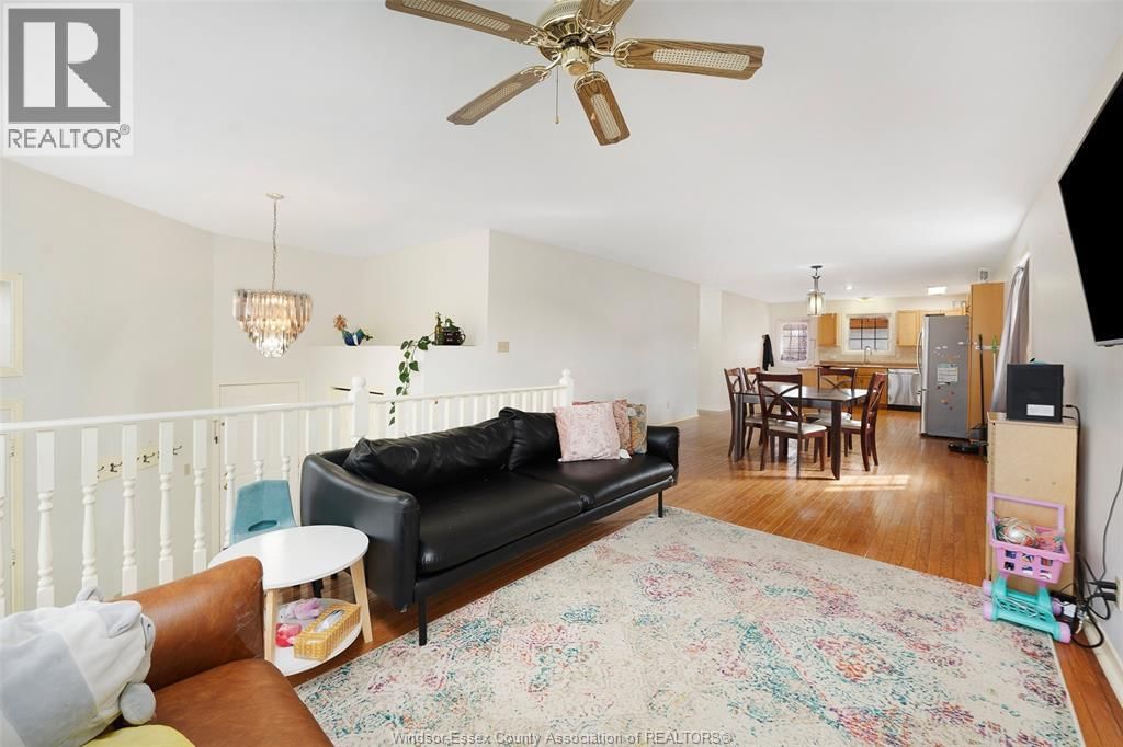 342 THORN RIDGE CRESCENT Image 5