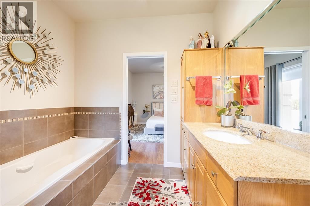 914 LAKESHORE ROAD 101 Image 17