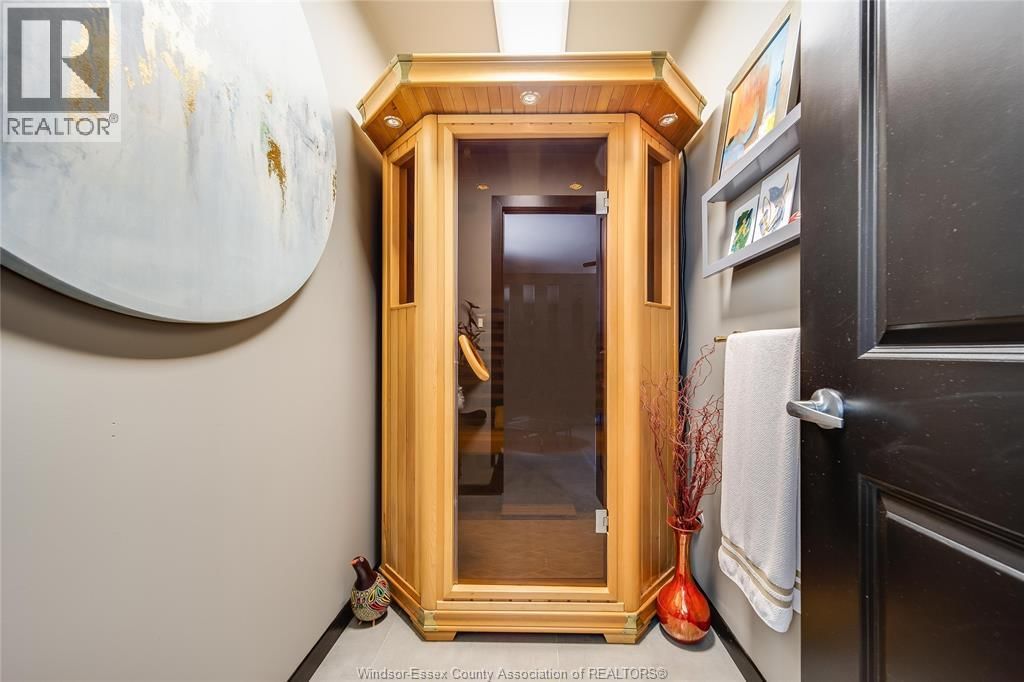 914 LAKESHORE ROAD 101 Image 31