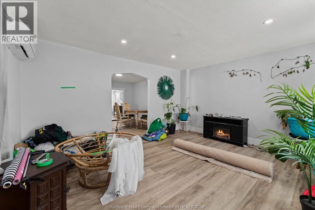 1210-1212 MONMOUTH Image 19