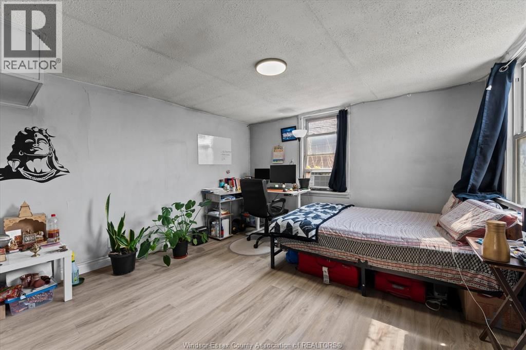 1210-1212 MONMOUTH Image 36