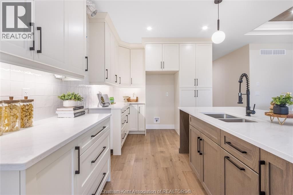 48 BLOOMINGTON WAY Image 19