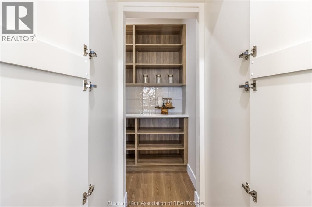 48 BLOOMINGTON WAY Image 21