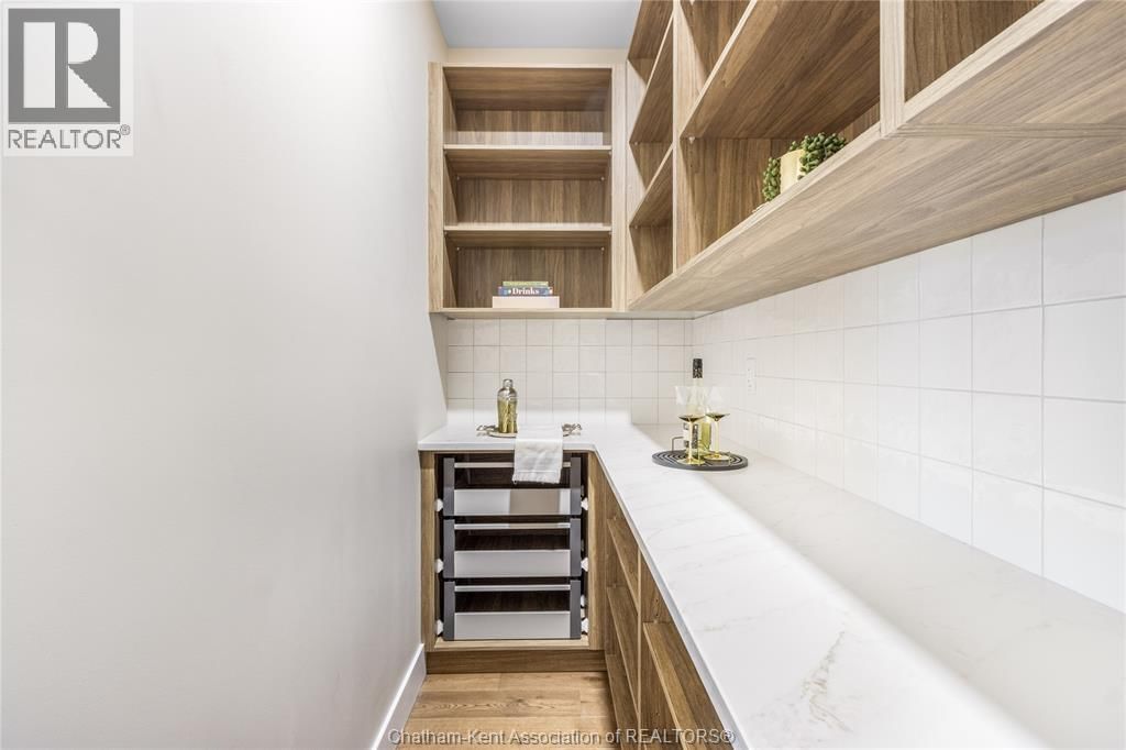 48 BLOOMINGTON WAY Image 22