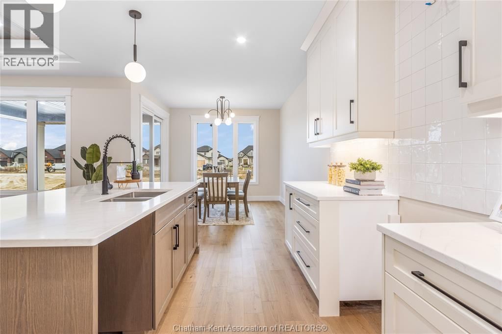 48 BLOOMINGTON WAY Image 23