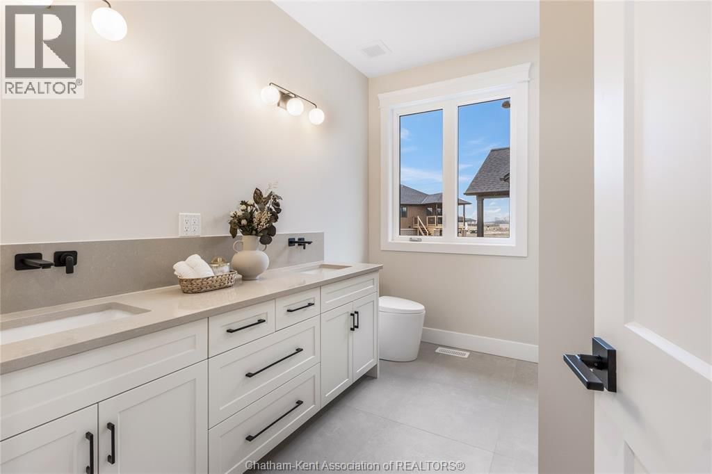 48 BLOOMINGTON WAY Image 28