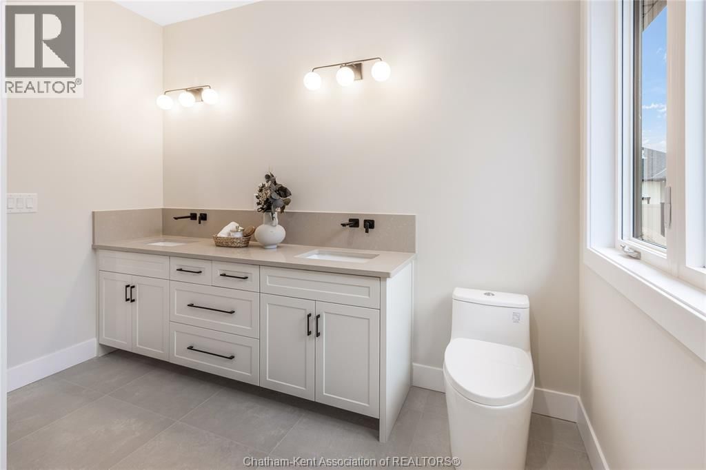 48 BLOOMINGTON WAY Image 29