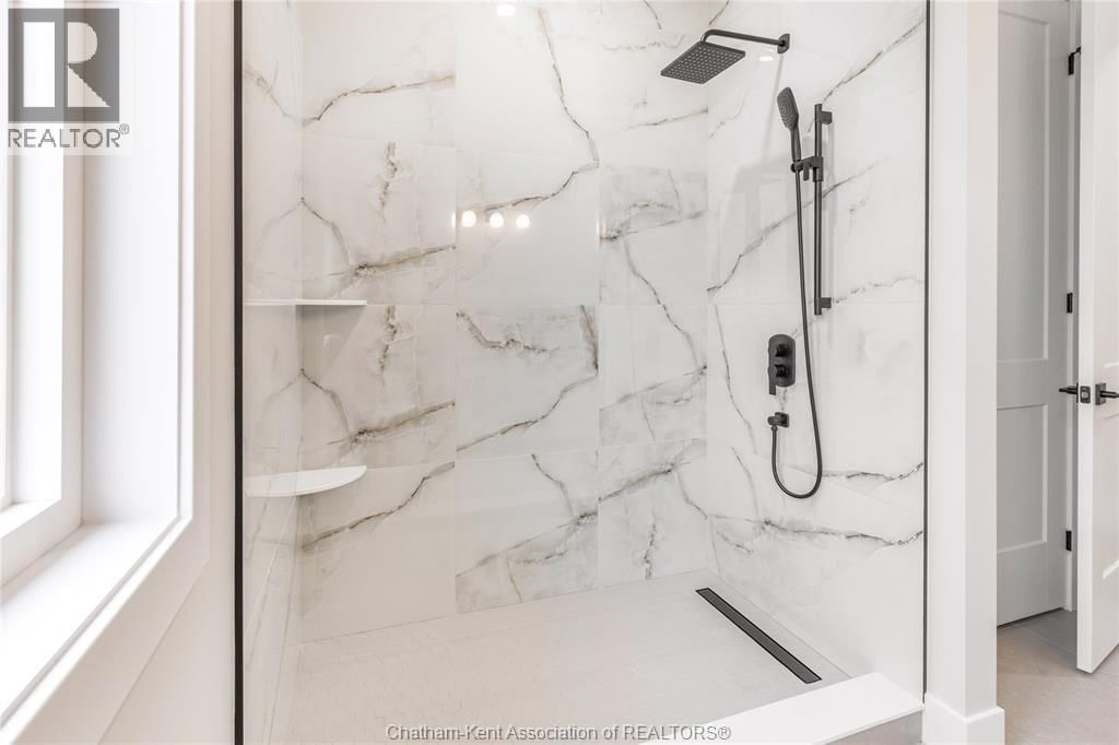 48 BLOOMINGTON WAY Image 30